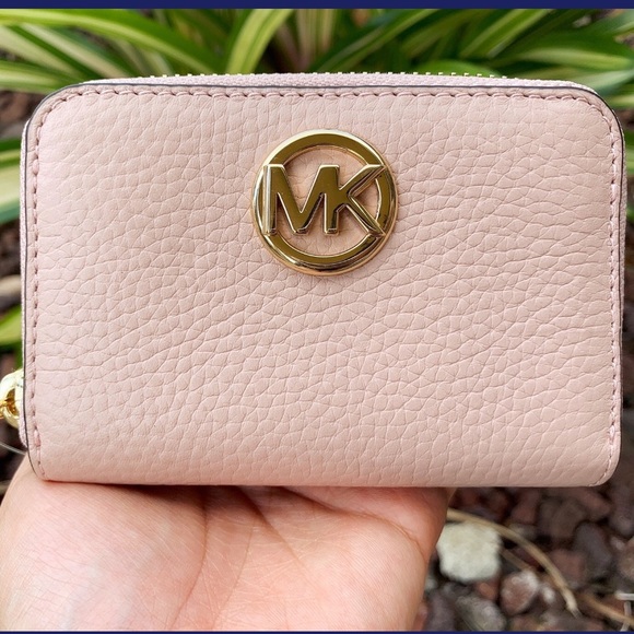 Michael Kors Handbags - Gaby’sBags👜💕-NWT Michael Kors Coin Wallet Pink